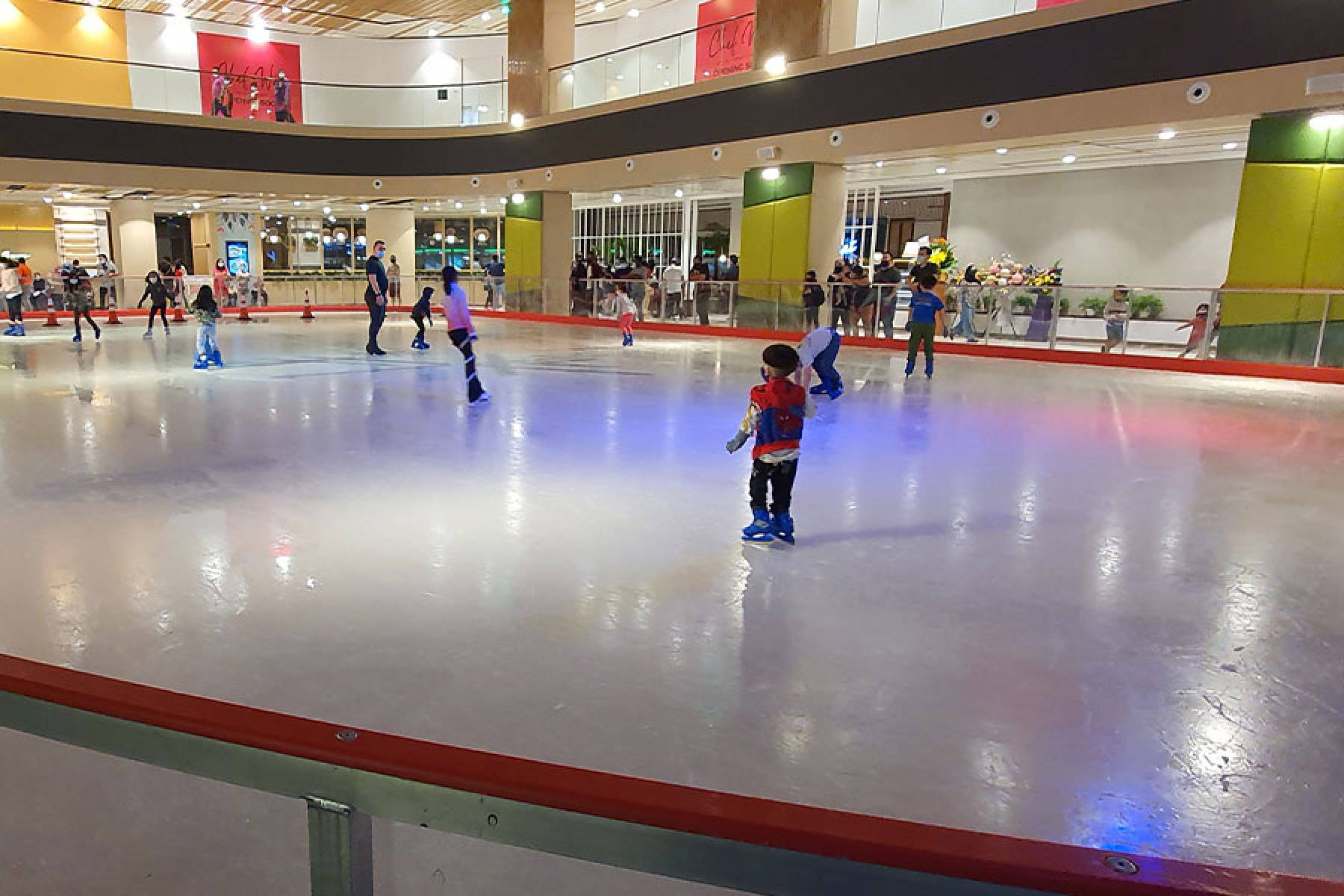 Ice Business News | Ice rink as attraction in shopping mall